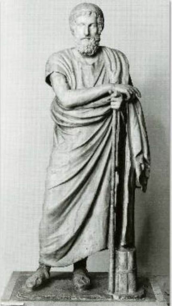 Villa dei Papiri, Herculaneum. Marble statue of Isocrates. Found in 1756, in the east portico.
Now in Naples Archaeological Museum. Inventory number 6162.